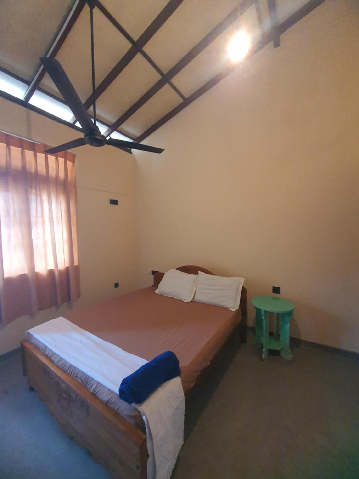 Hill House Guest Hotel Mirissa Room photo